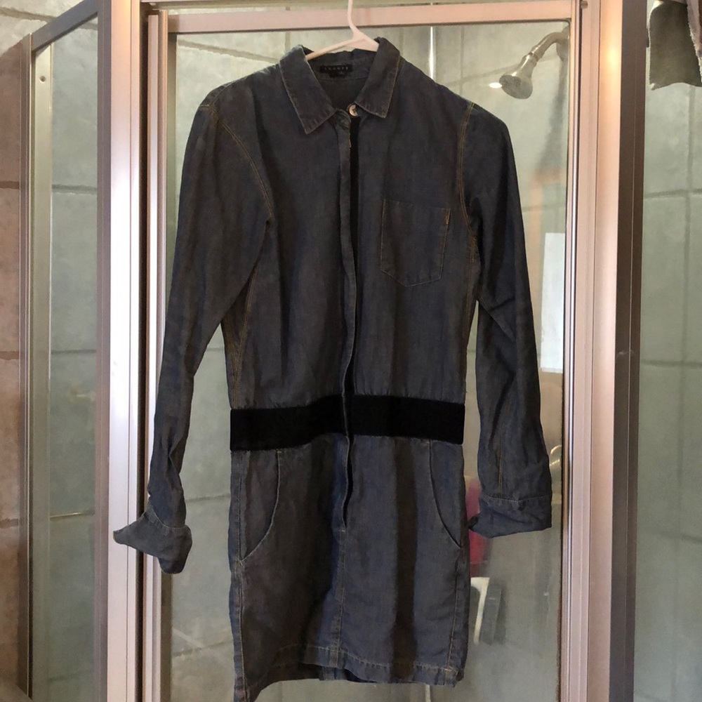 A size 4 theory dress